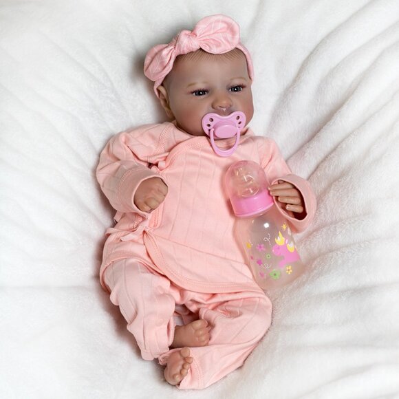 Lifelike Reborn Baby Dolls Newborn Girl Doll Vinyl Silicone Doll Soft Cloth Body - Picture 2 of 6
